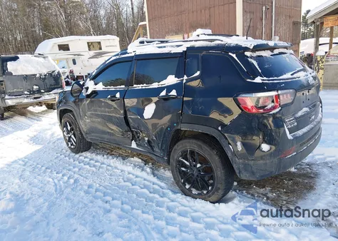 2020 Jeep Compass Latitude 4X4 z USA, uszkodzony, nr VIN 3C4NJDBB6LT133412